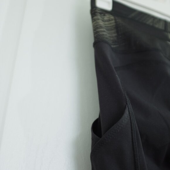 Lululemon Fresh Mesh Run Crop Wind Chill Fatigue Green Black Black capri - Picture 5 of 13